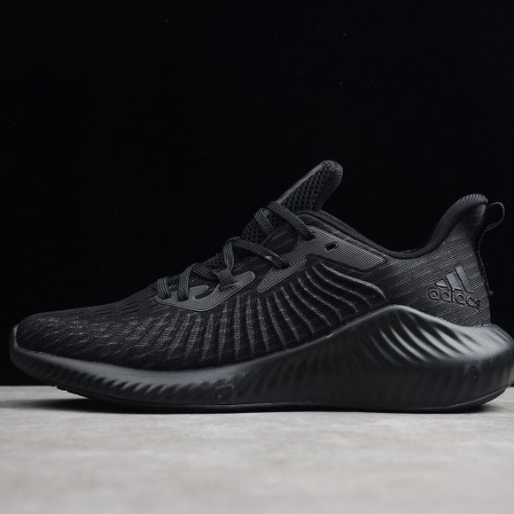 adidas alphabounce all black